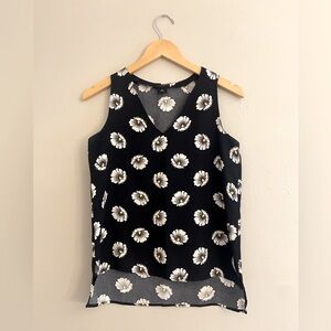 Navy White Daisy Sleeveless Blouse